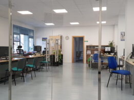 Interior de la secretaría visto desde el frente